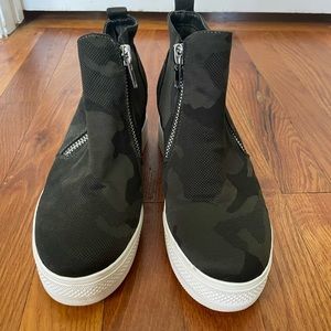 Steve Madden camo wedge sneaker bootie size 8